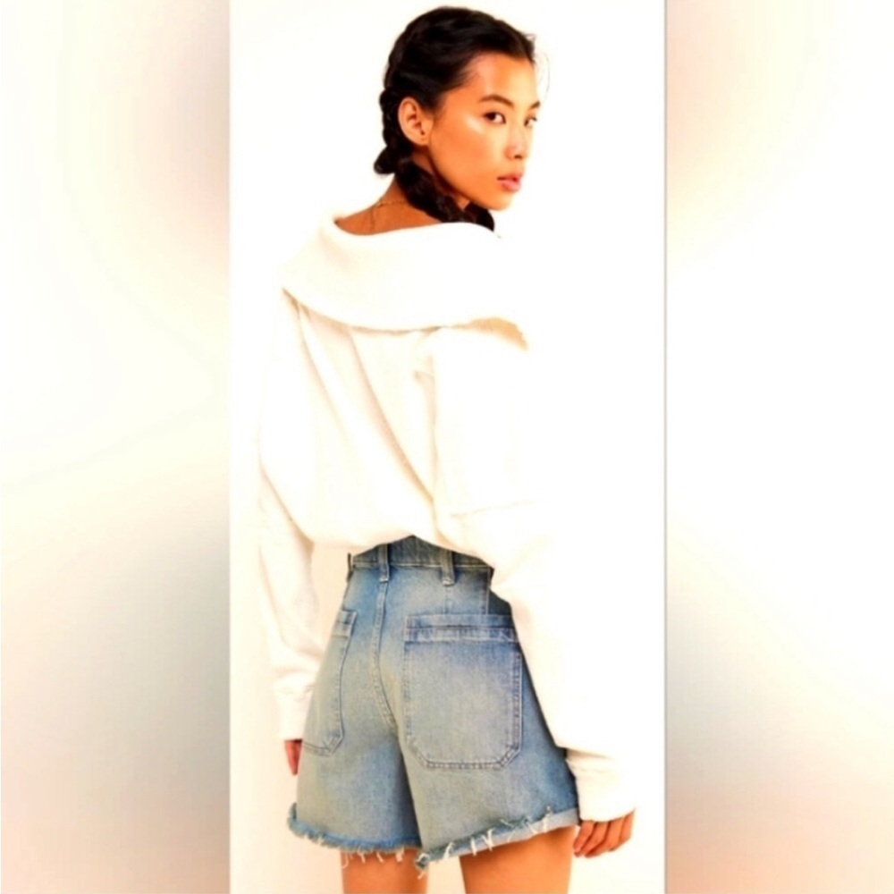 Free People “Palmer” Light Wash Denim Shorts - Women's Casual Mid-Rise Shorts - Picture 2 of 4